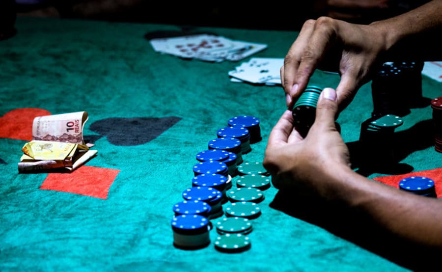 Lợi ích tuyệt đối khi chơi Poker online mang lại cho các bạn