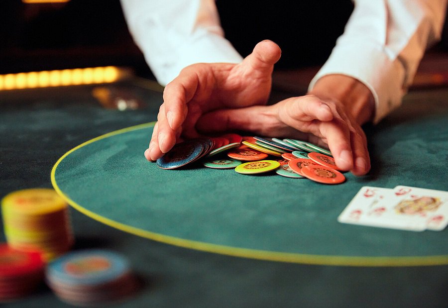 Hướng dẫn chi tiết một số hành động của tựa game Poker?