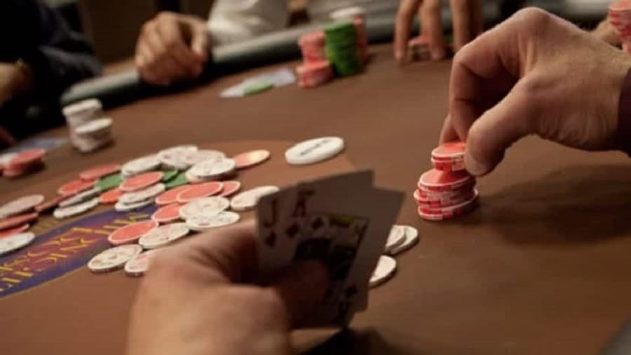 Những mánh khóe giúp người chơi Poker kiếm bội tiền từ người khác