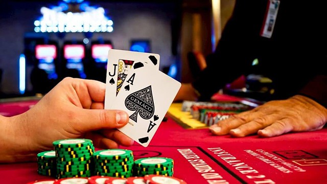 Học cách đánh bại nhà cái trong Blackjack đơn giản để thắng số tiền lớn