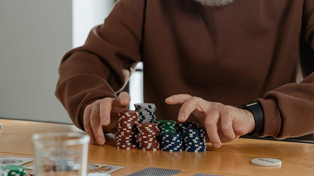 Những kỹ năng đánh bài Poker cần có để đảm bảo không thua tiền cho đối thủ